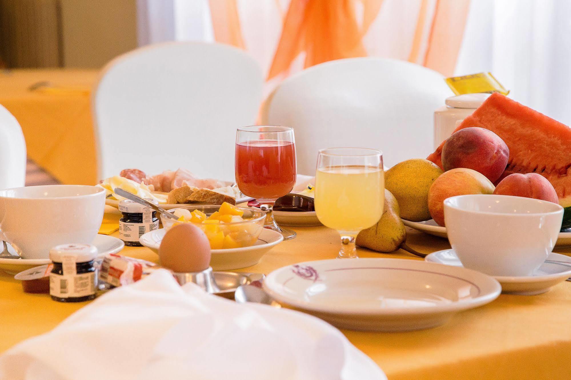 Hotel Salera Asti Ngoại thất bức ảnh